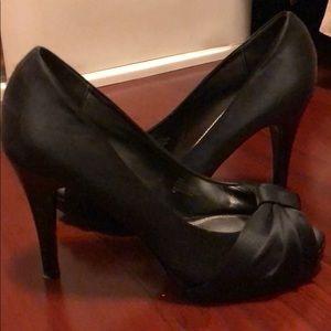 Blacl peep toe heels